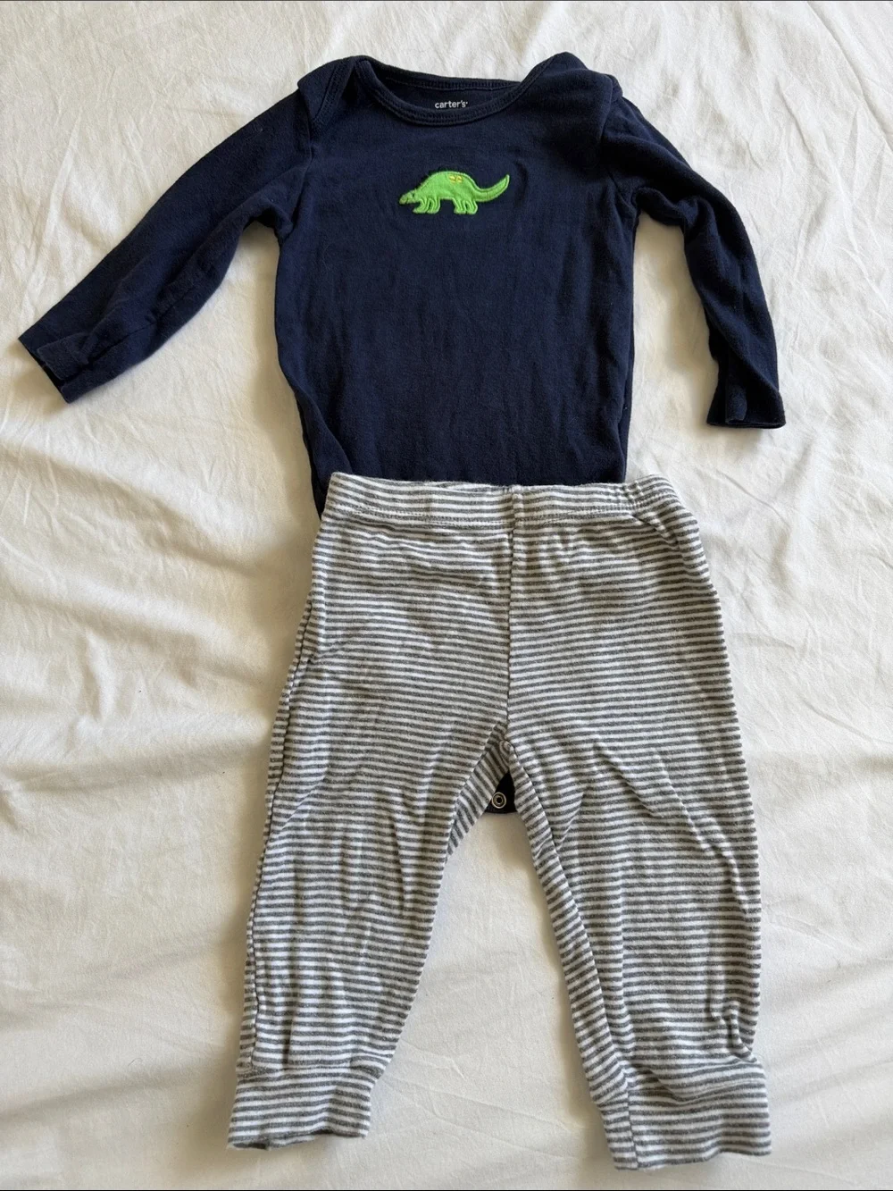 Baby 9-12 months dinosaur outfit - Picture 2 of 4